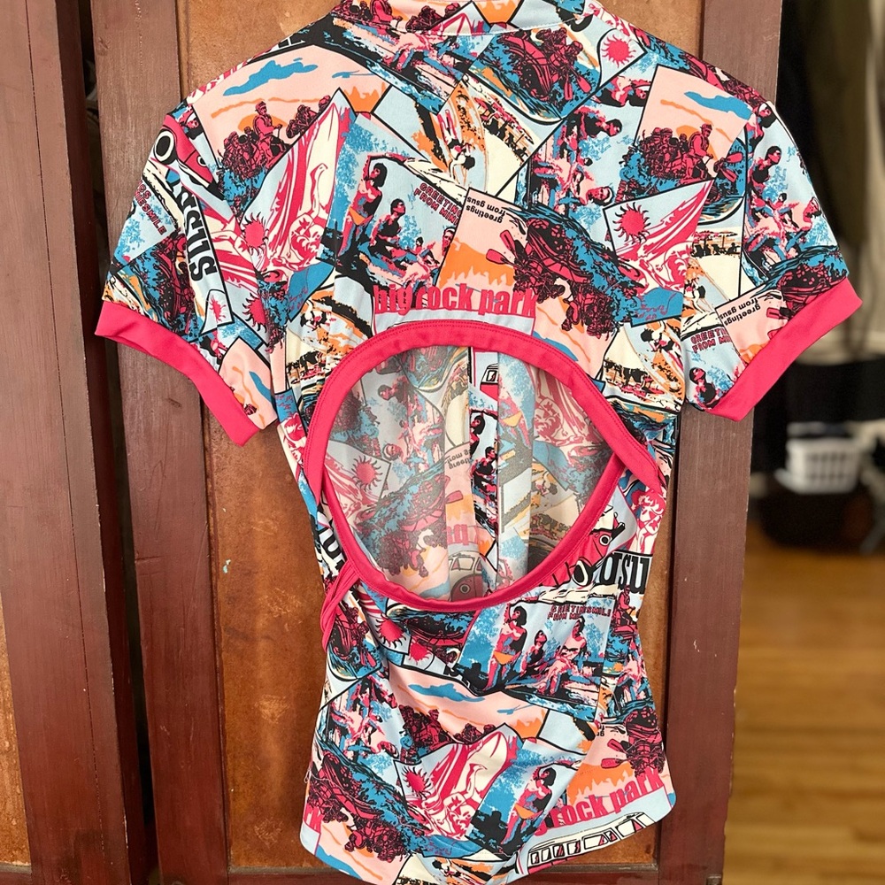 Keyhole Cutout Back Graphic Button Down by Gsus Sindistries